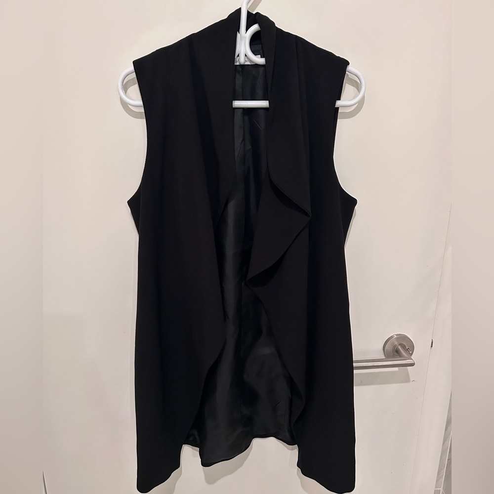 Reitmans Black Sleeveless Drape Front blazer vest